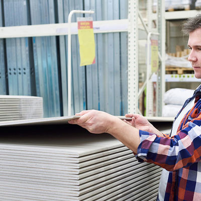 Guter Preis 1220 x 2440mm gegenübergestellter PapierGipskarton, wasserdichtes Gips-Brett Soem Online