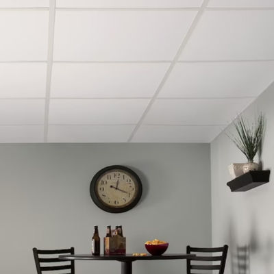 Guter Preis 600mm quadratische Rand-Gips PVC-Fliese für Hotel-Innenausstattung Online