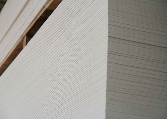 1220x2440mm Gipsplatten Innendecke Nichtbrennbare Gipskerne Feuerdichte Gipsplatte